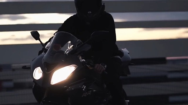 骑上它，你就是一道风景线，微风也是你的衬托