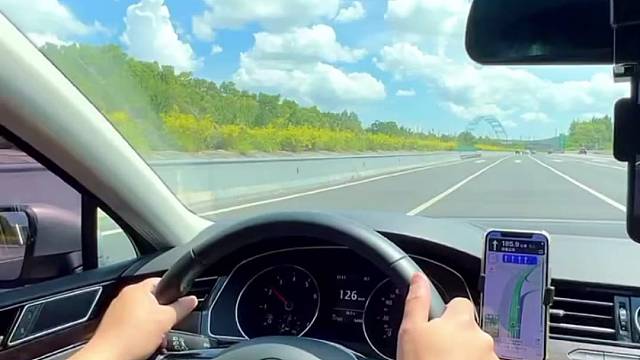 开车在路上，要懂得防御性驾驶。#用车知识#驾驶技巧#防御性驾驶