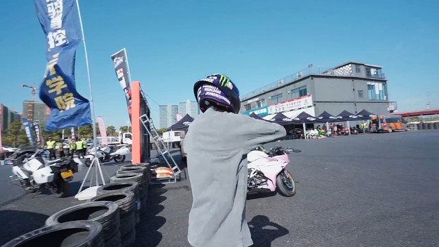 今天又来赛道玩啦！