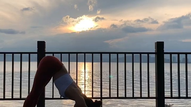 没有任何滤镜与美颜的洱海日出