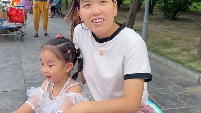 老公带闺女去游乐场，碰碰车吹泡泡打弹球，还发生小意外，玩嗨了