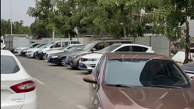 没有车位线，如何才能停车不剐蹭。#停车#快说车@快说车(O40300095)