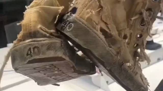 网友表示垃圾堆都捡不到这么破的鞋，但价格可不便宜