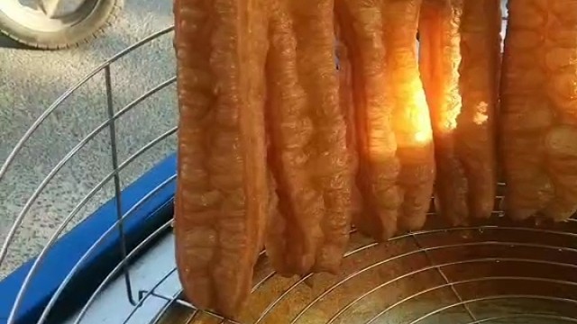 卖早餐的小伙子