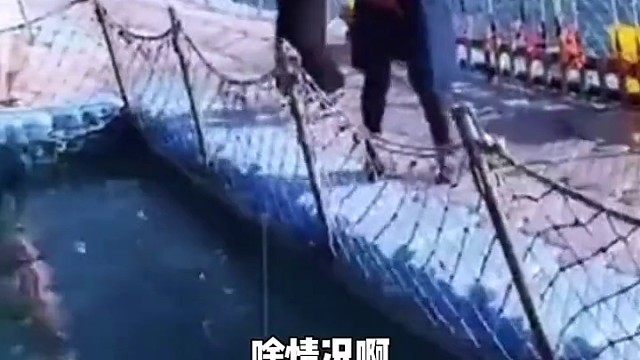 第一次钓鱼，就钓到了吐口水的鱼