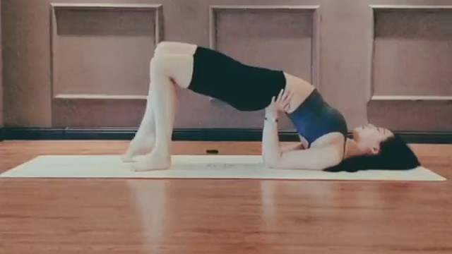 瑜伽日常，记录身材变化。