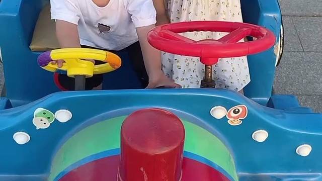 亲子互动游戏！两个宝贝玩的真开心