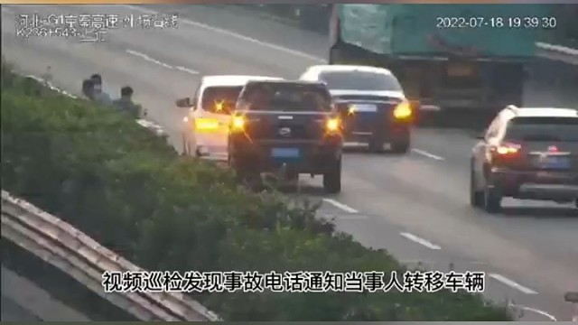 交警怒吼：赶快走啊，不要命了！