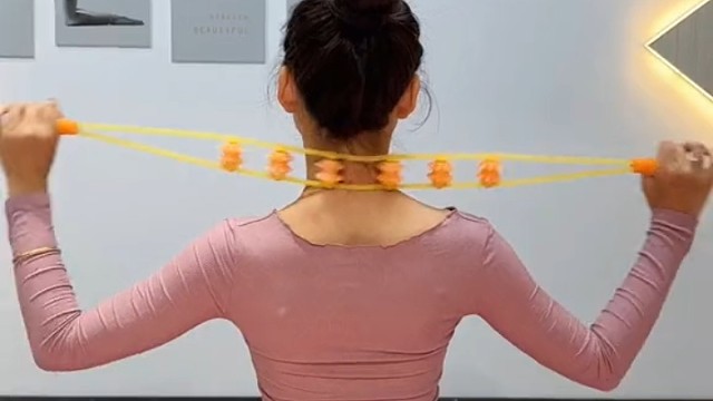 练瑜伽的美女很美！