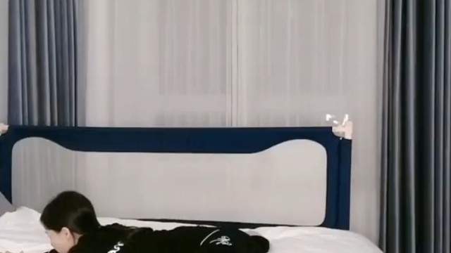 练瑜伽的美女很美！