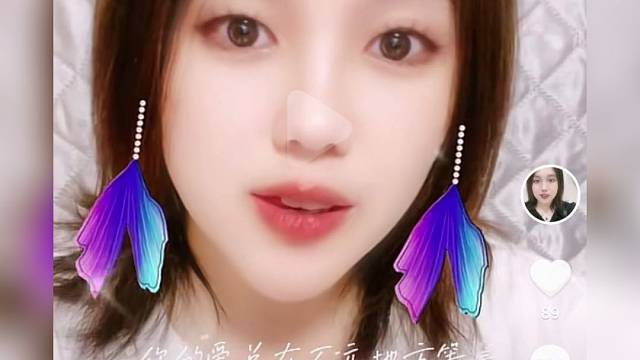 一个爱自拍的小姐姐