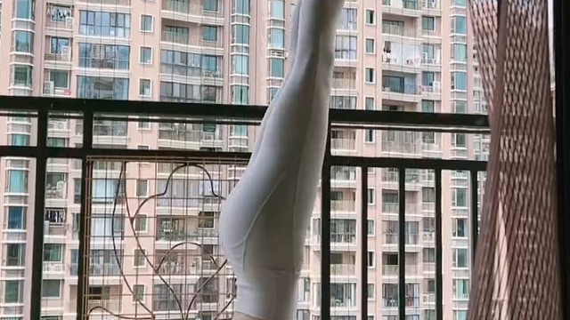 练瑜伽的女孩子身形真好看#燃脂的一百种方式#瑜伽#核心训练