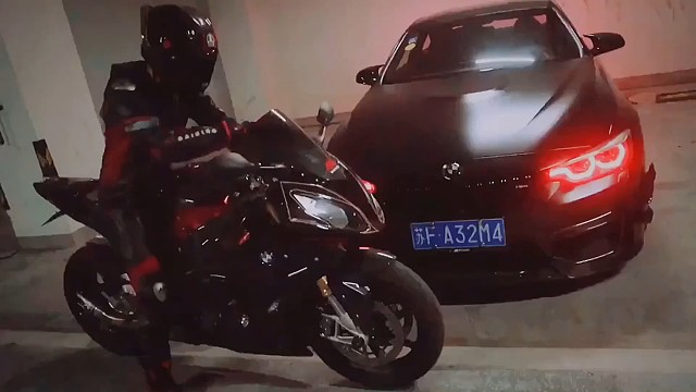 女朋友和机车，你会怎么选