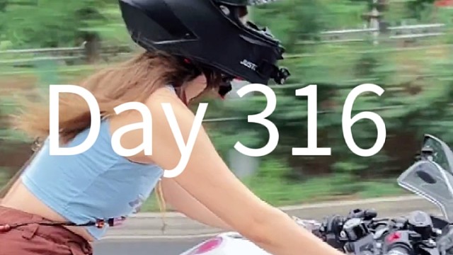 啊，如果下雨天也有人陪骑车，那一定是真爱吧