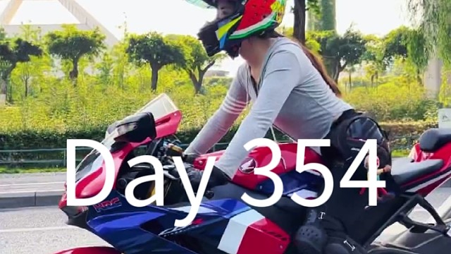 你可以平躺你可以侧躺但是姐永远风流倜傥