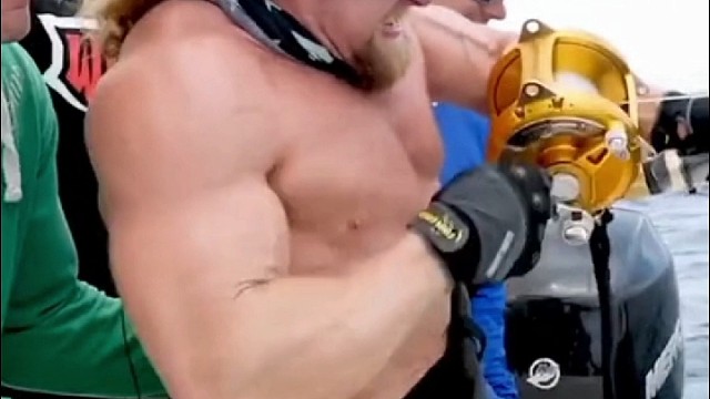 没一身腱子肉都不敢出海了！