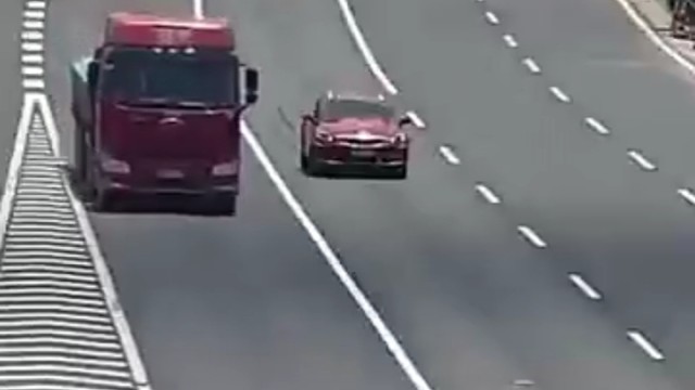 错过高速路口，竟然倒车？