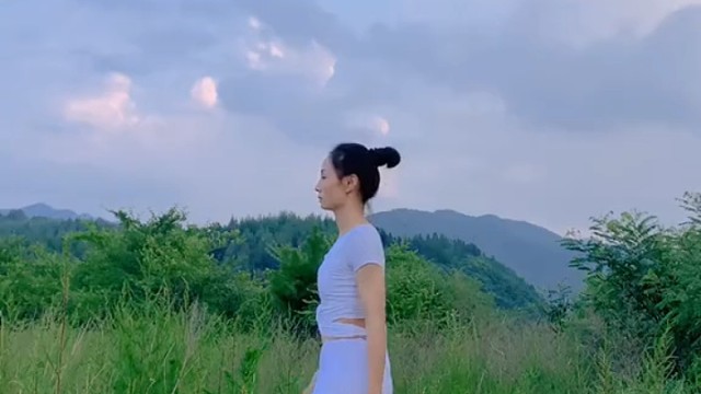 练习瑜伽，不拘束于时间和地点，跟着身心的感