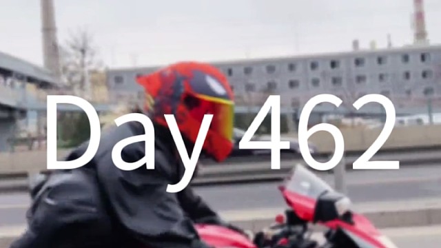 别去羡慕四轮里的安逸
试着享受两轮上的洒脱