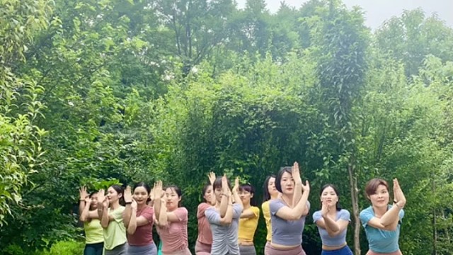 记录瑜伽日常，见证美好身材！