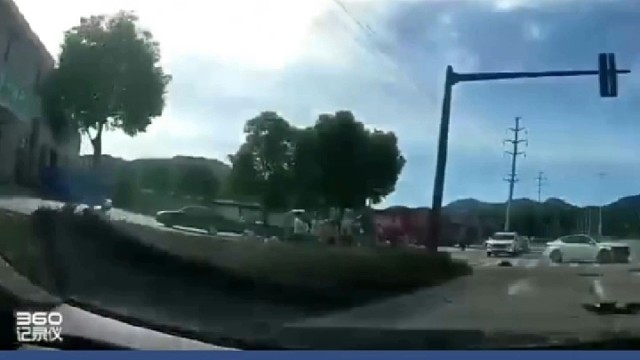 过路口请减速！