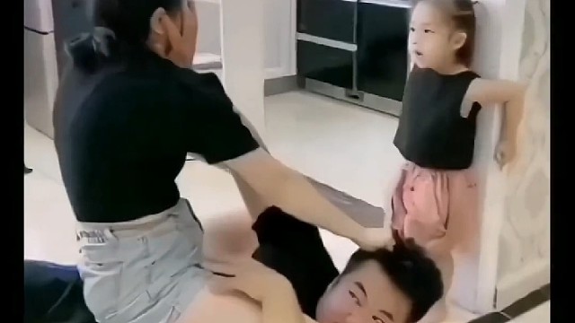 这娃是亲生的吗