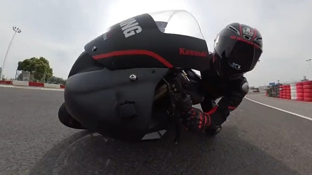 让大家感受下，车手练车日常的内心戏