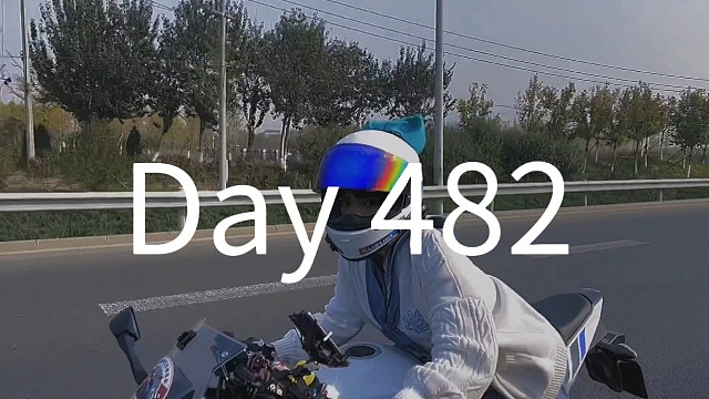 下次见面该穿什么衣服
该骑什么车呢