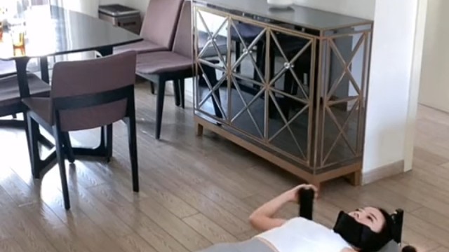 美女教你练瑜伽