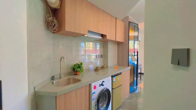 太幸福啦！能租到整面都是落地窗的阳光平层|||让人感到开心的是它的装修、光线都恰好是我满意的！
随便