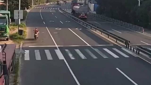 交通安全！谨慎驾驶