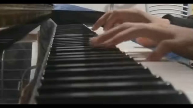 蝉噪林逾静，鸟鸣山更幽。