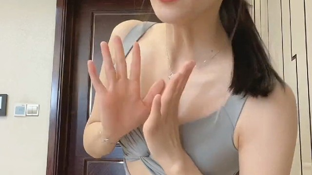 我练了五个，腿就抖了才知道我臀部力量这么差，哈哈...