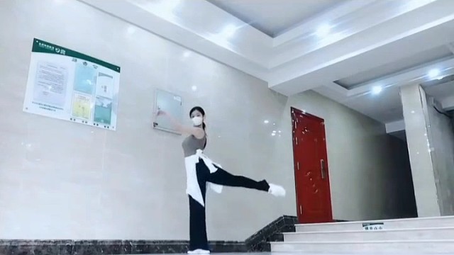 迟到跟风来一波~一直都喜欢玉哥~
中午下班闲着没事浅跳来一波哈哈~