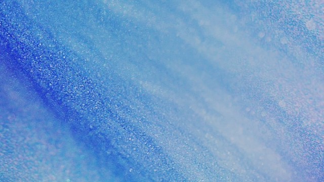 东子的声音真假不知道