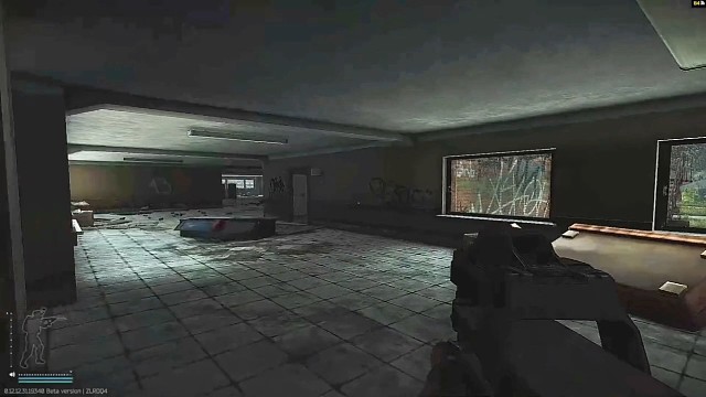 这个确实有点狗，枪口都碰到别人脸上了