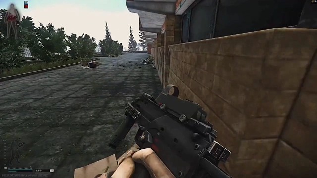 只听到一声惨叫，还开枪的机会都