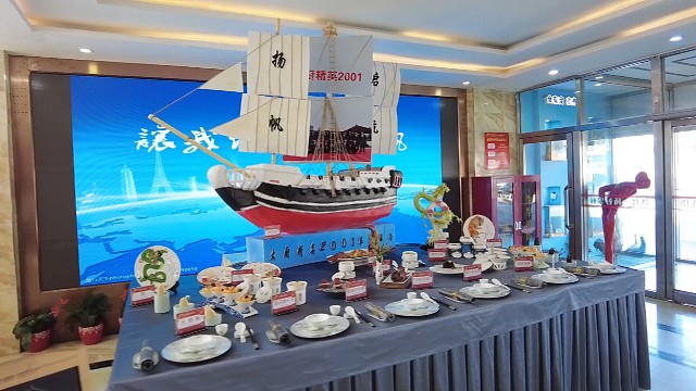 大厨精英2001班的同学们毕业快乐