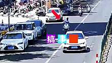 16岁少年街头耍杂技，翻车还撞车