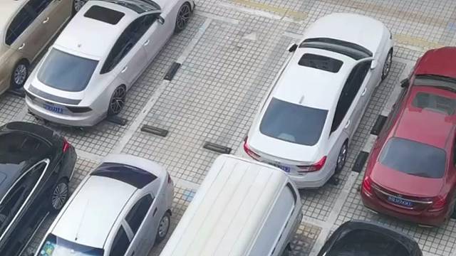 #老司机#倒车入库实战倒车入库，老司机告诉你如何把握距离，卡好点位。好方法，才能一气呵成！#集