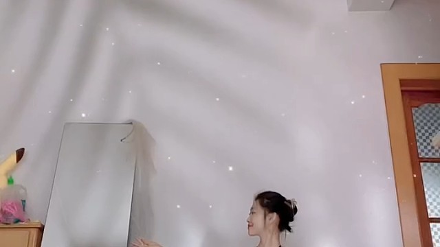 每当想到你，我的心中，花开满世界