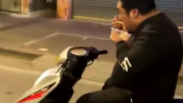 来晚了，不好意思，都给我让让