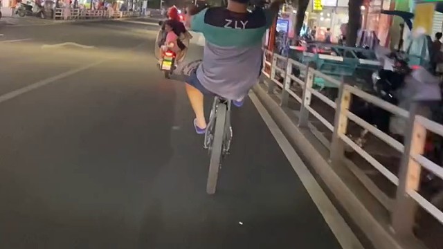 马路不要玩杂技