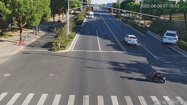 转弯让直行？，