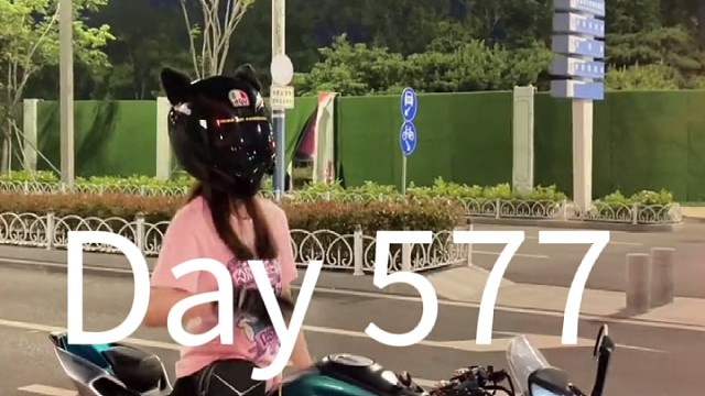 出来骑车吧95再贵哪有你的青春贵