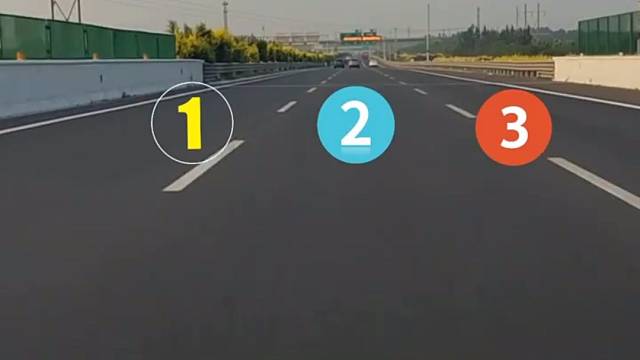 跑高速哪条车道更安全#汽车知识#每天一个汽车用车知识#驾驶技巧