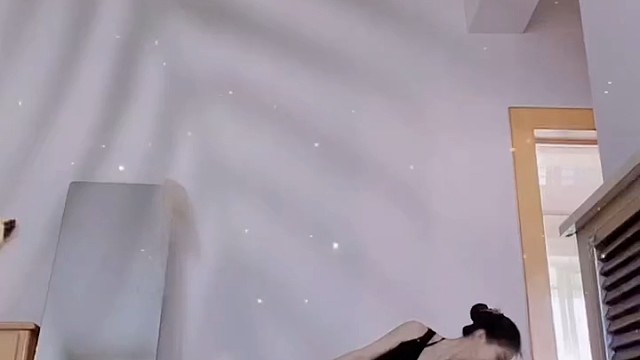 弱冠年华最是好，轻蹄快马，看尽天涯花