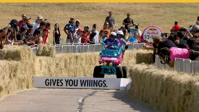 搞笑飞车比赛翻车集锦。