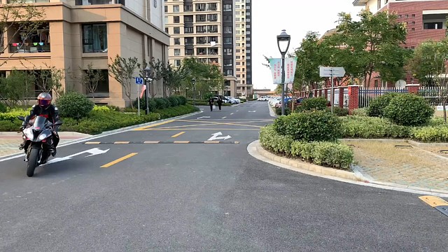 就问你，四块五的摩的坐不坐