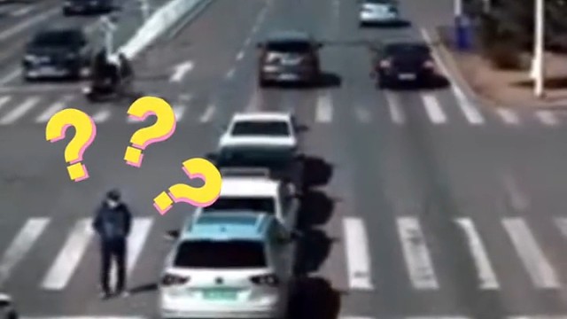 行人闯红灯导致5车追尾